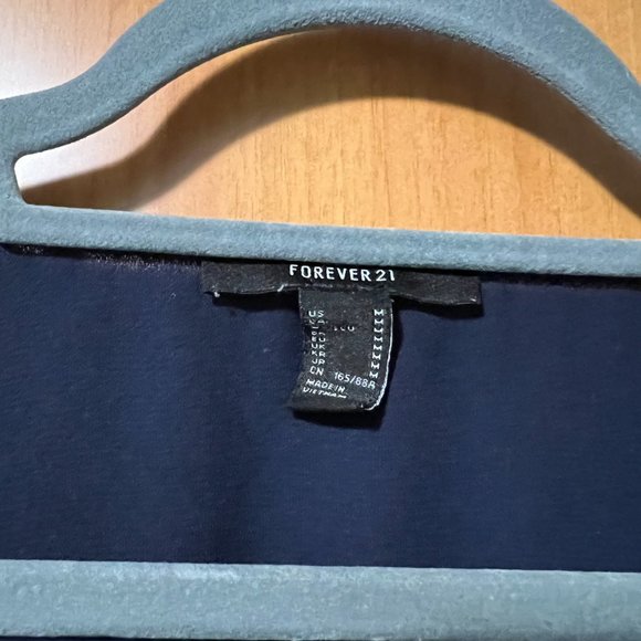 Navy v neck crop top - Picture 4 of 4